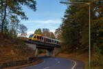 Ein Alstom Coradia LINT 41 der HLB (Hessische Landesbahn) fhrt am 18 Oktober 2025, als RB 96  Hellertalbahn  (Dillenburg – Haiger – Herdorf – Betzdorf/Sieg), von Herdorf in