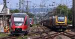 Whrend DB 643 043/543 in die Abstellung fuhr kam die Dispo-Tf 2019 323-5 mit langem Voestalpine/Innofreight Rocktainer ORE Ganzzug durch Koblenz gefahren.