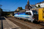 Die an die SBB Cargo International AG vermietete Siemens Vectron MS - 193 110  Zugersee  (91 80 6193 110-4 D-Rpool) der Railpool GmbH (Mnchen) fhrt am 18 August 2025 mit einem Containerzug