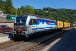Die an die SBB Cargo International AG vermietete Siemens Vectron MS - 193 110  Zugersee  (91 80 6193 110-4 D-Rpool) der Railpool GmbH (Mnchen) fhrt am 18 August 2025 mit einem Containerzug
