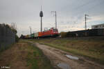 152 045-1 zieht durch die treuchtlinger Kurve in Nrnberg Hohe Marter ein Containerzug fr den Hafen.