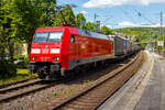 Die 152 127-7 (91 80 6152 127-7 D-DB) der DB Cargo AG fhrt am 09 Mai 2025 mit einem KLV-Zug durch Kirchen/Sieg in Richtung Kln.