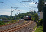 Der vierteilige ET (elektrische Triebzug) 422 572-8 / 422 072-9 der S-Bahn Rhein-Ruhr (Betreiber DB Regio NRW), der Linie S9 von Gladbeck ber Essen Hbf nach  W-Vohwinkel, erreicht am 18 Juli