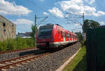 Der vierteilige ET (elektrische Triebzug) 422 572-8 / 422 072-9 der S-Bahn Rhein-Ruhr (Betreiber DB Regio NRW), der Linie S9 von Gladbeck ber Essen Hbf nach  W-Vohwinkel, erreicht am 18 Juli