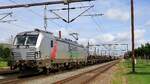 AKIEM/Green Cargo 193 482-7 mit ihrem Langschienen-Leerzug wartet auf Weiterfahrt.
