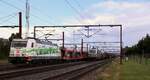 DBCSC 185 326-3 und Akiem/GreenCargo 183 480-1 mit jeweiligem Gterzug in Warteposition im Bhf Padborg/DK.