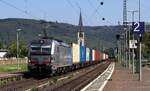 RailPool 193 175-7 REV/MMAL/29.01.24 mit Containerzug Durchfahrt Boppard am Rhein.
