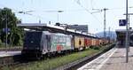 ATLU E 186 227-5  It's a match  mit Containerzug Durchfahrt Koblenz Hbf.