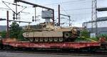 D-DB 31 80 4852 833-1 Gattung Samms489 hier genutzt fr den Transport von einem Militrfahrzeug.