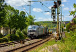 Die an die TX Logistik AG vermietete 193 921 (91 80 6193 921-4 D-NRAIL) der Northrail GmbH fhrt am 06 Mai 2025 mit einem KLV-Zug (Taschenwagenzug) durch den Bahnhof Kirchen/Sieg in Richtung