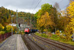 Die 152 143-4 (91 80 6152 143-4 D-DB) der DB Cargo AG fhrt am 16 Oktober 2025 mit einem KLV-Zug durch Kirchen/Sieg in Richtung Siegen.