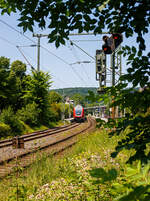 Der RE 9 - Rhein Sieg Express (RSX) Siegen - Kln – Aachen der DB Regio NRW, hat am Freitag den 13 Juni 2025 Steuerwagenvoraus den Bahnhof Kirchen/Sieg erreicht.