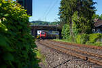 Die 146 003-9 (91 80 6146 003-9 D-DB) der DB Regio NRW verlsst mit dem RE 9 rsx - Rhein-Sieg-Express (Aachen – Kln – Siegen) am 09 Mai 2025 den Bahnhof Betzdorf/Sieg und