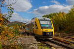 Herbst im Hellertal, der VT 205 ABp (95 80 0640 105-2 D-HEB), in Alstom Coradia LINT 27 der HLB (Hessische Landesbahn) / 3LnderBahn, verlsst am 14 Oktober 2025, als RB 96
