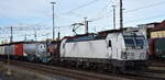 RTB CARGO GmbH, Dren [D] mit der weiterhin weien geleasten ELL Vectron  193 439   [NVR-Number: 91 80 6193 439-7 D-ELOC] und einem Containerzug am 29.10.25 Hhe Bahnhof Frankfurt/Oder.