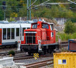 Nochmal digital gezoomt, die an die HERING Bahnbau GmbH (Burbach-Holzhausen) vermietete 364 869-8 (98 80 3364 869-8 D-BEG), eine V 60 - leichte Ausfhrung mit Funkfernsteuerung der BEG -