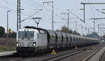 ITL - Eisenbahngesellschaft mbH, Dresden [D] mit ihrer immer noch weien Vectron  193 617  [NVR-Nummer: 91 80 6193 617-8 D-ITL] und einem Getreidezug am 01.10.25 Hhe Bahnhof Rodleben.