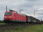 BR 185 020-5 mit Mischer durch Dedensen-Gmmer Richtung Wunstorf.