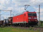 BR 185 185-6 mit Mischer durch Dedesen-Gmmer Richtung Seelze.