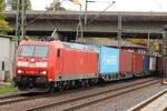 BR 185 001-5 D-DB mit einem Containerzug bei der Durchfahrt HH-Harburg Richtung Maschen / Buchholz.