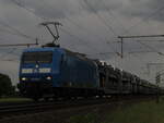 BR 145 030-7 (145 085-7) mit Autos durch Dedesen-Gmmer Richtung Wunstorf.