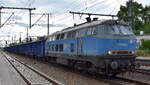 Eisenbahngesellschaft Potsdam mbH, Potsdam (EGP) mit ihrer  225 002-5 (NVR:  92 80 1225 002-5 D-EGP ) und einem Ganzzug neuer Drehgestell-Hochbordwagen wahrscheinlich aus Brandenburg kommend am