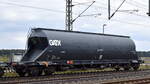 Drehgestell-Staubgutwagen vom Einsteller GATX Rail Germany GmbH mit der Nr.