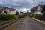 Nun hat die KSW 47 (92 80 1271 027-5 D-KSW), ex D 2 der HFM, eine Vossloh G 1000 BB der KSW (Kreisbahn Siegen-Wittgenstein), den Coilzug bernommen und zieht diesen nun vom KSW Rbf Herdorf weiter