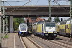 Auf der Linken Seite sieht Mann den BR 648 488 und von Start als RB38 nach Hannover HBF und auf der rechten Seite sieht Mann BR 146 521 von Metronom auf der Linie RB31 nach Lneburg beide