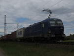 BR 193 845 mit Containern durch Dedensen-Gmmer Richtung Seelze.