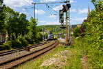 Bahnhof Kirchen an der Sieg am 06 Mai 2025:  Rechts auf Gleis 2 hlt der HLB VT 504 (95 80 1648 104-5 D-HEB / 95 80 1648 604-4 D-HEB), als RB 93  Rothaarbahn  von Betzdorf nach Erndtebrck.