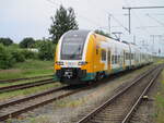 ODEG 462 122,als RE Rostock-Sassnitz,am 05.Juli 2025,bei der Einfahrt in Bergen/Rgen.