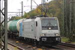 BR 186 143-4 von Zugpilot mit Kesseln durch HH-Harburg in -> Hafen.