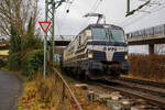 Die an die Retrack Germany GmbH, Hamburg (Tochter der VTG Rail Logistics Deutschland GmbH) vermietete Siemens Vectron AC 193 817-4 (91 80 6193 817-4 D-Rpool) der Railpool fhrt am 29 November