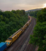 Luftbild von der Brcke auf die Plasser & Theurer Bettungsreinigungsmaschine RM 95-800 W, Schweres Nebenfahrzeug Nr.