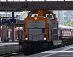 Diesellok SGL V180.05 (203 161-5) steht mit Flachwagen im HBF von Mnchen.