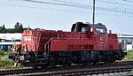 DB Cargo AG, Mainz mit ihrer Voith Gravita 10 BB  261 066-5  (NVR:  92 80 1261 066-5 D-DB ) am 17.06.25 Hhe Bahnhof Senftenberg.