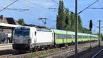 FlixTrain GmbH, Mnchen [D] mit der geleasten ELL Vectron  193 937  [NVR-Nummer: 91 80 6193 937-0 D-ELOC] und Wagengarnitur Richtung Berlin Hbf.
