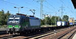RTB CARGO GmbH, Dren [D] mit der geleasten ELL Vectron  193 498  [NVR-Nummer: 91 80 6193 498-3 D-ELOC] und einem schwach beladenen Containerzug am 19.08.25 Hhe Bahnhof Schnefeld b.