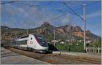 Der SNCF TGV 6168 von Nice-Ville nach Paris Gare de Lyon mit dem Rame 856 fhrt durch den Bahnhof von Anthor-Cap-Roux.
