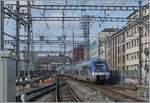 Der SNCF Z 27755 (nicht zu sehen an der Zugspitze) und der Z 27742 (am Schluss des Zuges) verlassen Genve als TER nach Lyon.