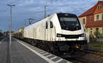 HHPI - Heavy Haul Power International GmbH, Erfurt [D] mit ihrer nagelneuen noch weien Eurodual Lok  159 455-5  [NVR-Nummer: 90 80 2159 455-5 D-HHPI] und einem Schttgutwagenzug (leer) am