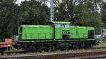 BUG Vermietungsgesellschaft mbH, Hoppegarten mit der gemieteten V 100  203-BUG-05  [NVR-Nummer: 92 80 1203 141-7 D-HVLE] und einigen Drehgestell-Flachwagen am 01.10.25 Hhe S-Bahnhof Berlin