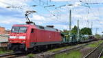 DB Cargo AG, Mainz [D] mit ihrer  152 013-9  [NVR-Nummer: 91 80 6152 013-9 D-DB] und einem gemischten Gterzug am 08.05.25 Hhe Bahnhof Magdeburg Neustadt.