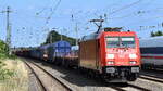 DB Cargo AG, Mainz mit ihrer  185 245-8  [NVR-Nummer: 91 80 6185 245-8 D-DB] und einem gemischten Gterzug Hhe Bahnhof Saarmund am 25.06.25