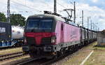 LAUDE SMART INTERMODAL S.A., Toruń [PL] mit ihrer Vectron  5370 034-8  [NVR-Nummer: 91 51 5370 034-8 PL-LAU] mit einem Gannzug firmeneigener Containertragwagen mit Wechselbehltern mit Plane