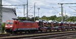 DB Cargo AG, Mainz [D] mit ihrer  189 013-6  [NVR-Nummer: 91 80 6189 013-6 D-DB] und einem PKW-Transportzug (fabrikneue SKODA Modelle) am 10.07.25 Hhe Bahnhof Magdeburg Hbf.