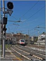 Dr FS Treniatila ETR 460 026 verlsst Civitavecchia als Frecciabianca FB 8620.