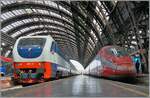 Nachdem ich in Milano im ETR 400 055 nach Firenze Platz genommen habe, bin ich gleich wider ausgestiegen: die soeben auf dem Nachbargleis angekommene E-Lok war der Grund.