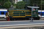FS Diesellok 245 638-1 wartet im Bahnhof von Triest, auf das Signal zum Ausfahren aus dem Bahnhof.